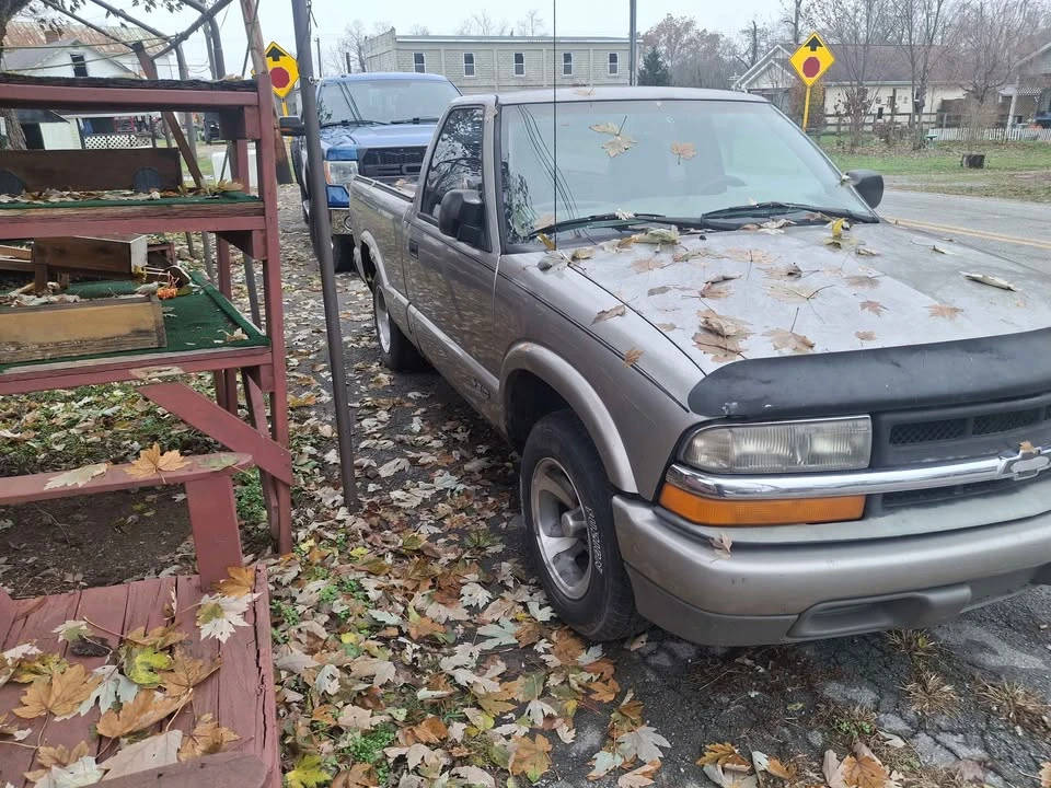 2000 Chevrolet S-10 - Image 2 of 3