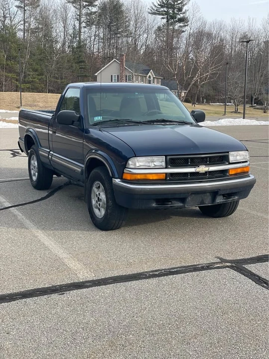 2000 Chevrolet S-10 - Image 2 of 16