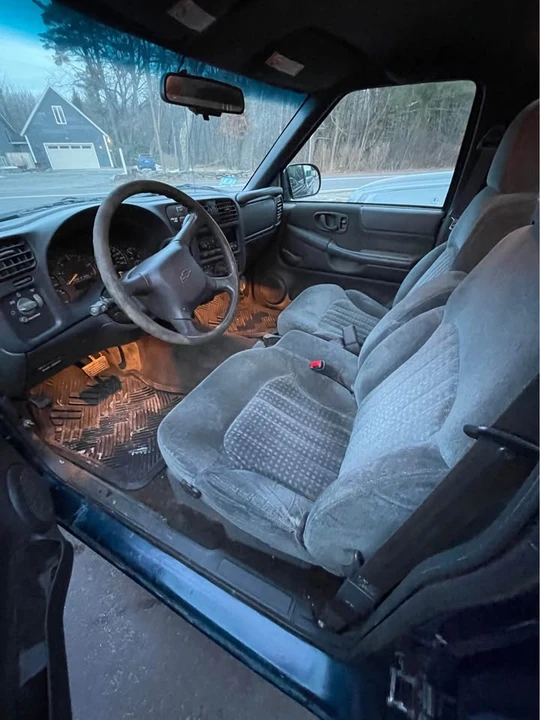 2000 Chevrolet S-10 - Image 8 of 16