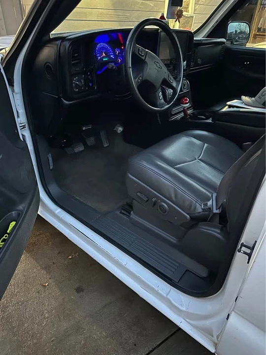 2000 Chevrolet Silverado 1st Gen - Image 2 of 10