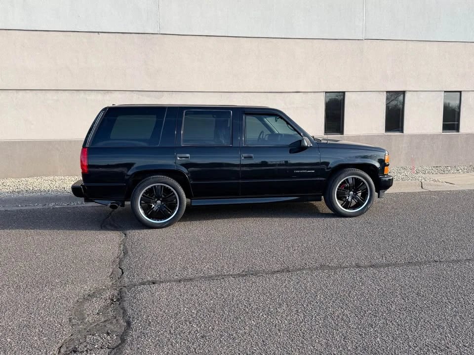 2000 Chevrolet Tahoe 2nd Gen - Image 2 of 17