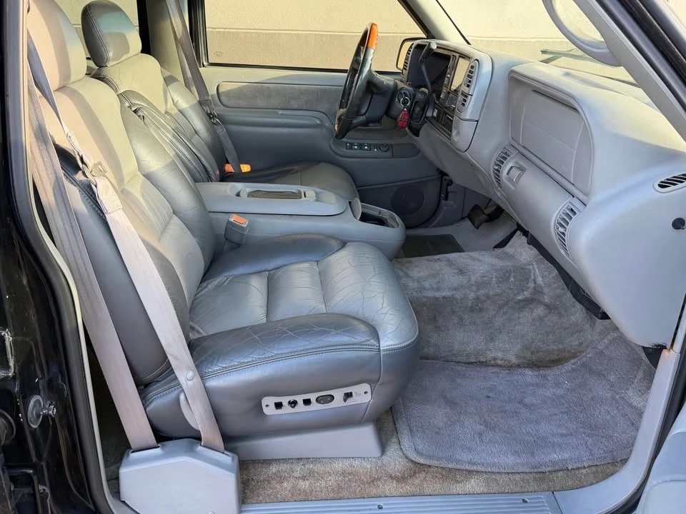 2000 Chevrolet Tahoe 2nd Gen - Image 13 of 17