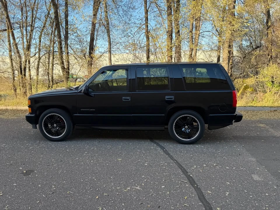 2000 Chevrolet Tahoe 2nd Gen - Image 2 of 17