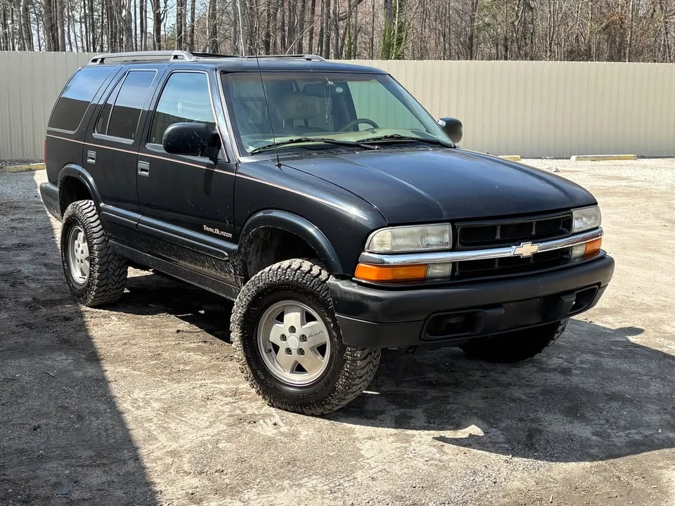 2000 Chevrolet Trailblazer - Image 2 of 13
