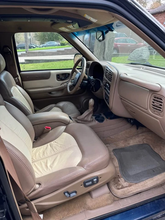 2000 Chevrolet Trailblazer - Image 10 of 11
