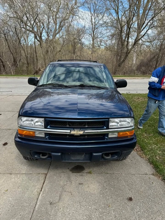 2000 Chevrolet Trailblazer - Image 2 of 11
