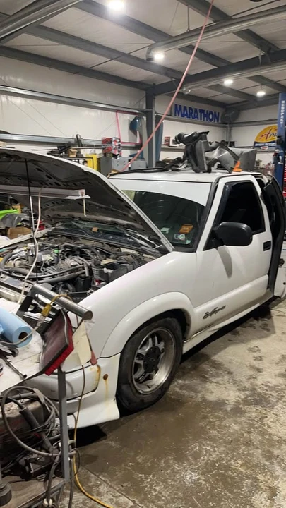2000 Chevrolet S-10 - Image 2 of 3