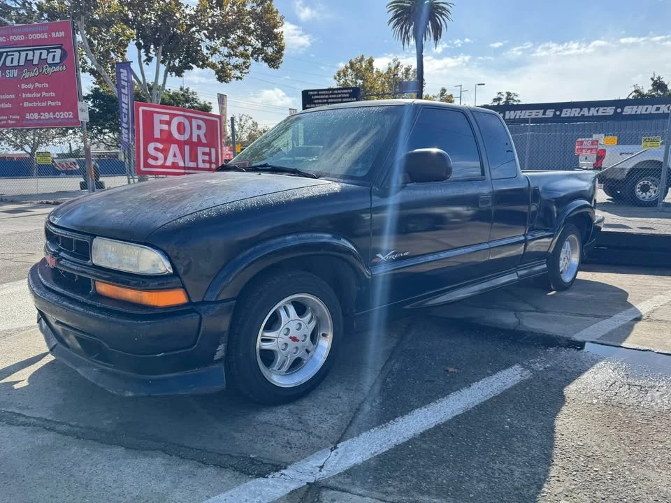 2000 Chevrolet S-10 - Image 2 of 5