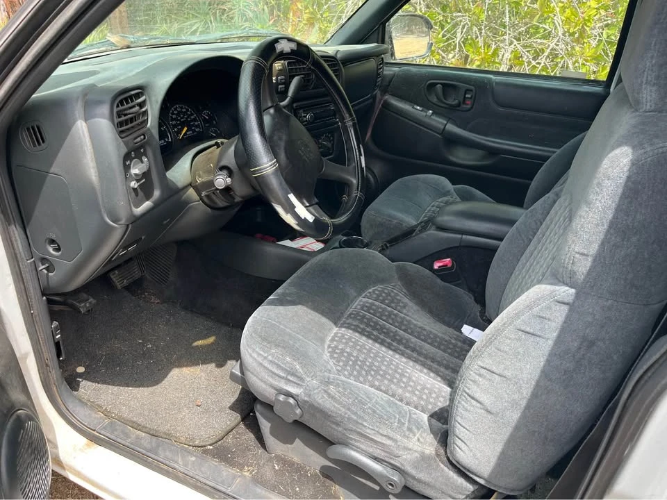 2000 Chevrolet S-10 Blazer 2nd Gen - Image 3 of 4