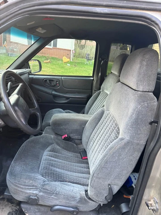 2000 Chevrolet S-10 - Image 4 of 5