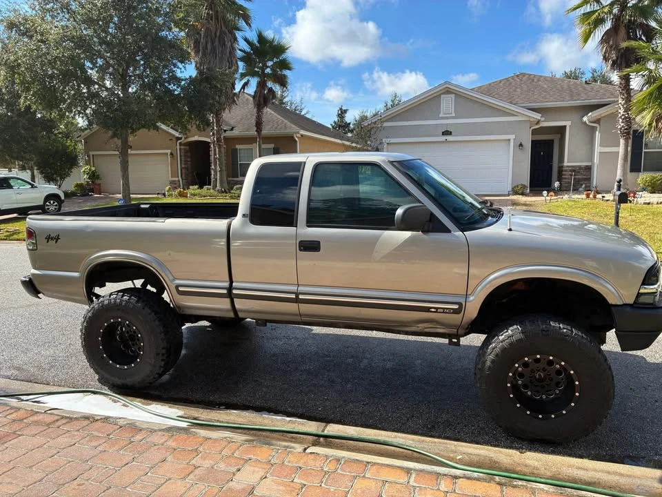 2000 Chevrolet S-10 - Image 3 of 9