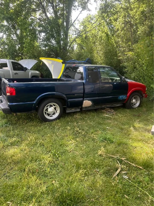2000 Chevrolet S-10 - Image 4 of 10