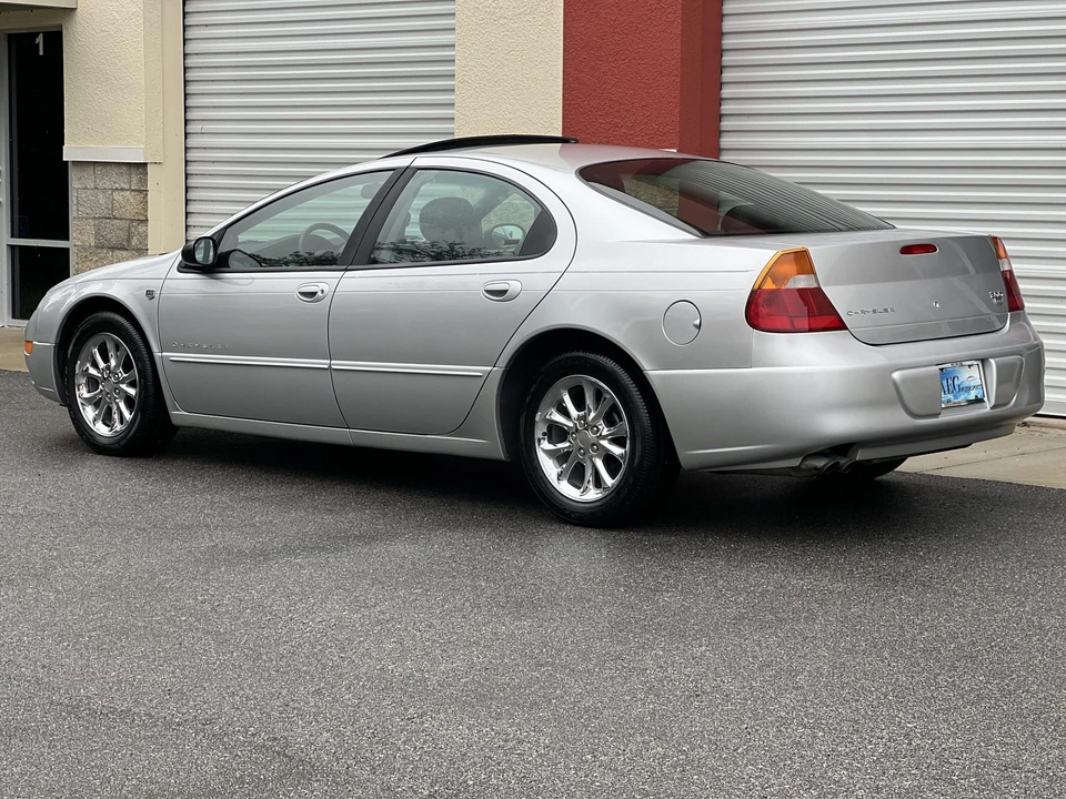 2000 Chrysler 300 - Image 30 of 31