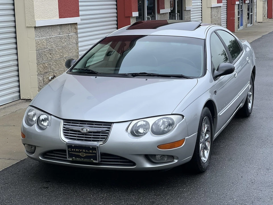 2000 Chrysler 300 - Image 6 of 31