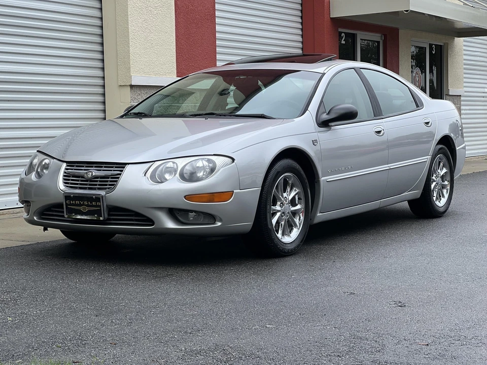 2000 Chrysler 300 - Image 5 of 31
