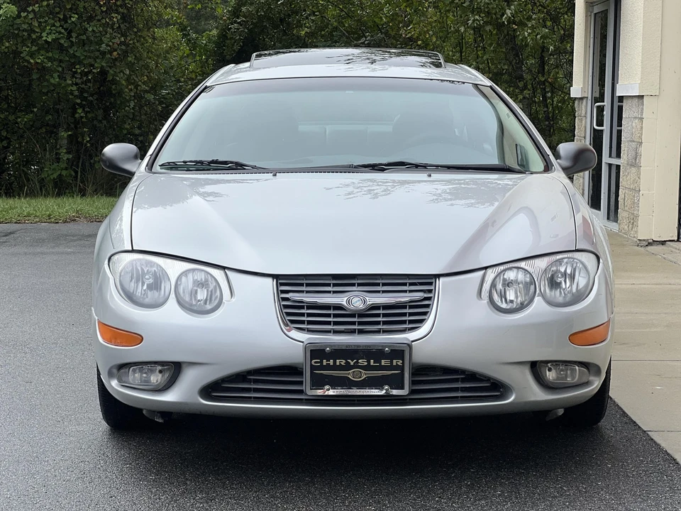 2000 Chrysler 300 - Image 8 of 31