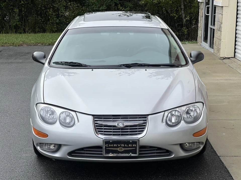 2000 Chrysler 300 - Image 9 of 31