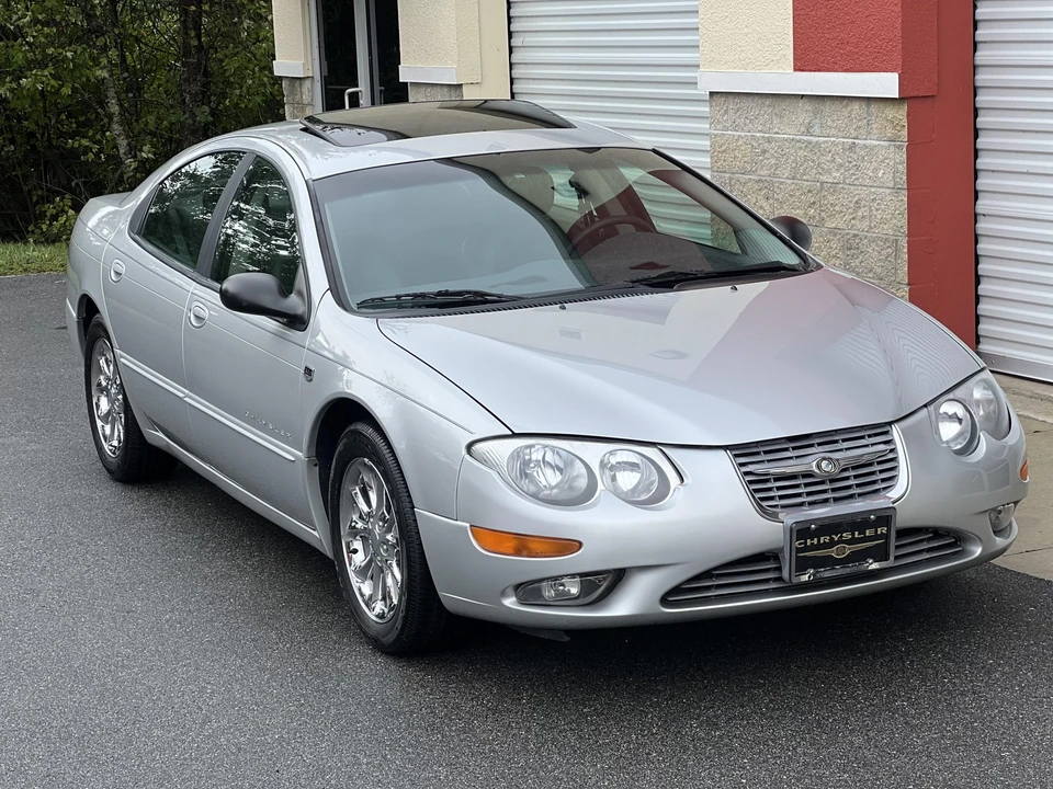 2000 Chrysler 300 - Image 10 of 31