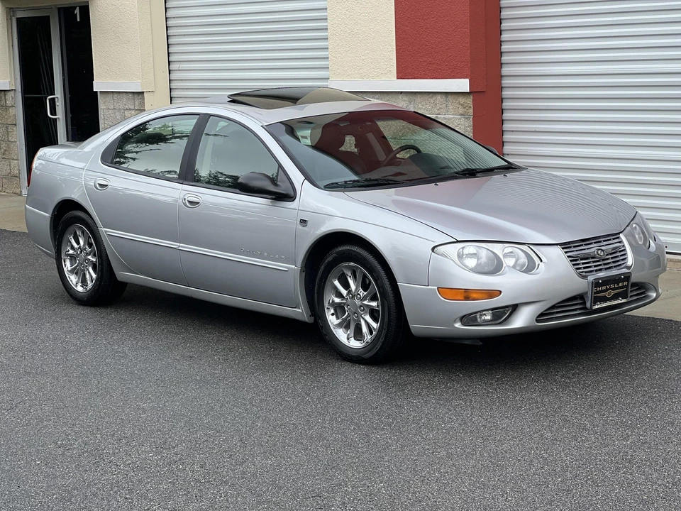 2000 Chrysler 300 - Image 13 of 31