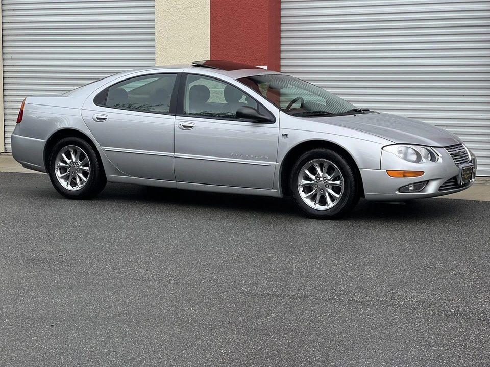 2000 Chrysler 300 - Image 14 of 31