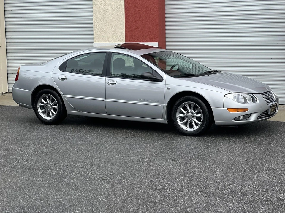 2000 Chrysler 300 - Image 15 of 31