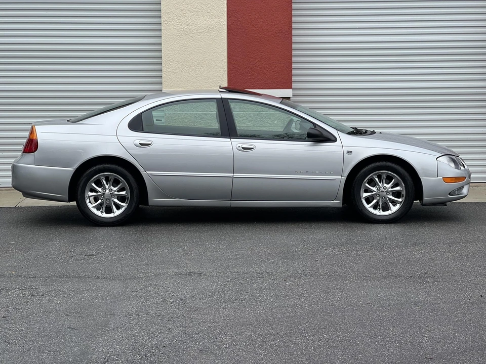 2000 Chrysler 300 - Image 17 of 31