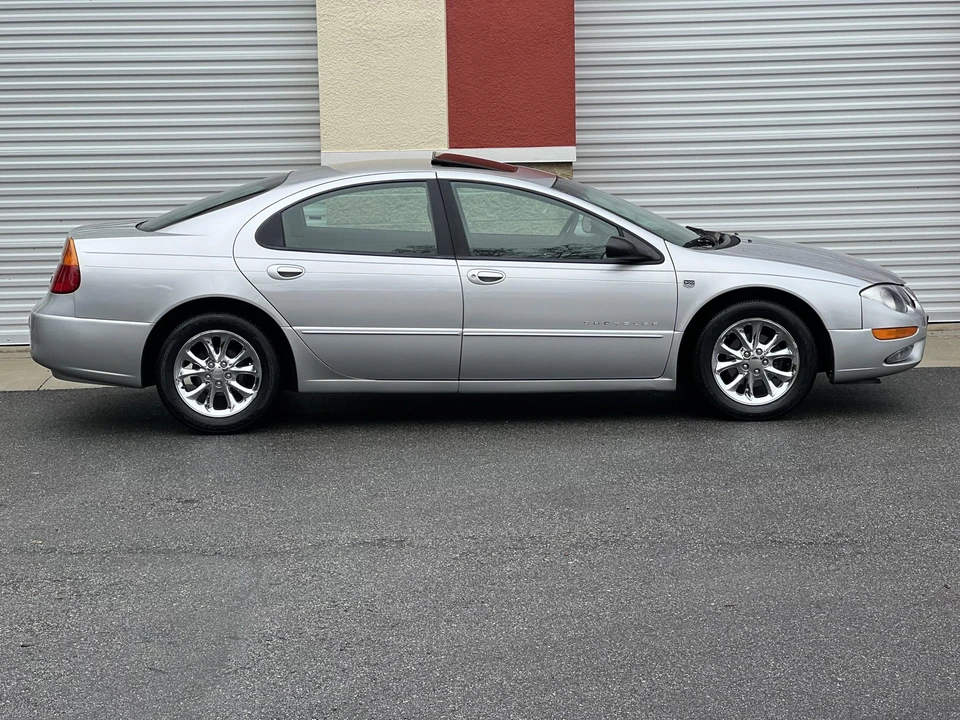 2000 Chrysler 300 - Image 16 of 31
