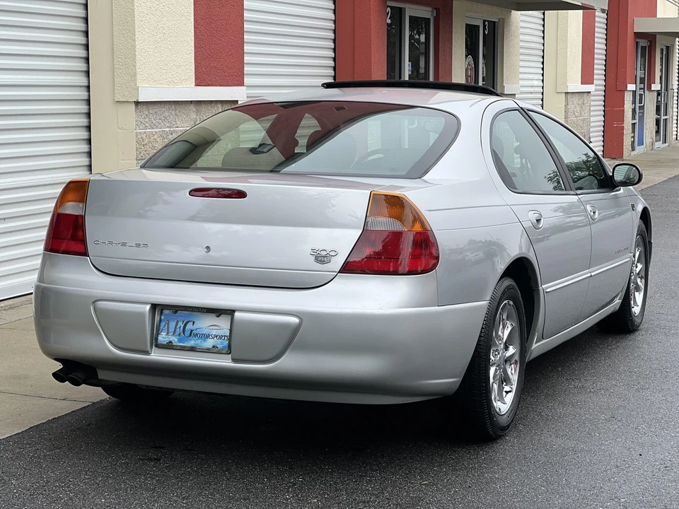 2000 Chrysler 300 - Image 24 of 31