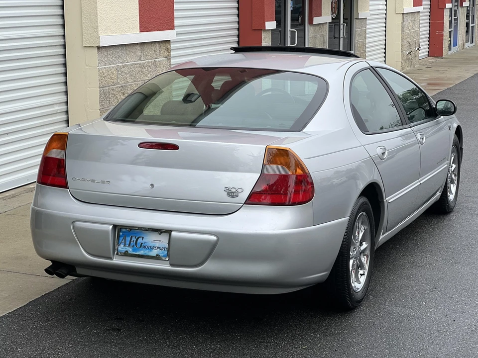 2000 Chrysler 300 - Image 25 of 31