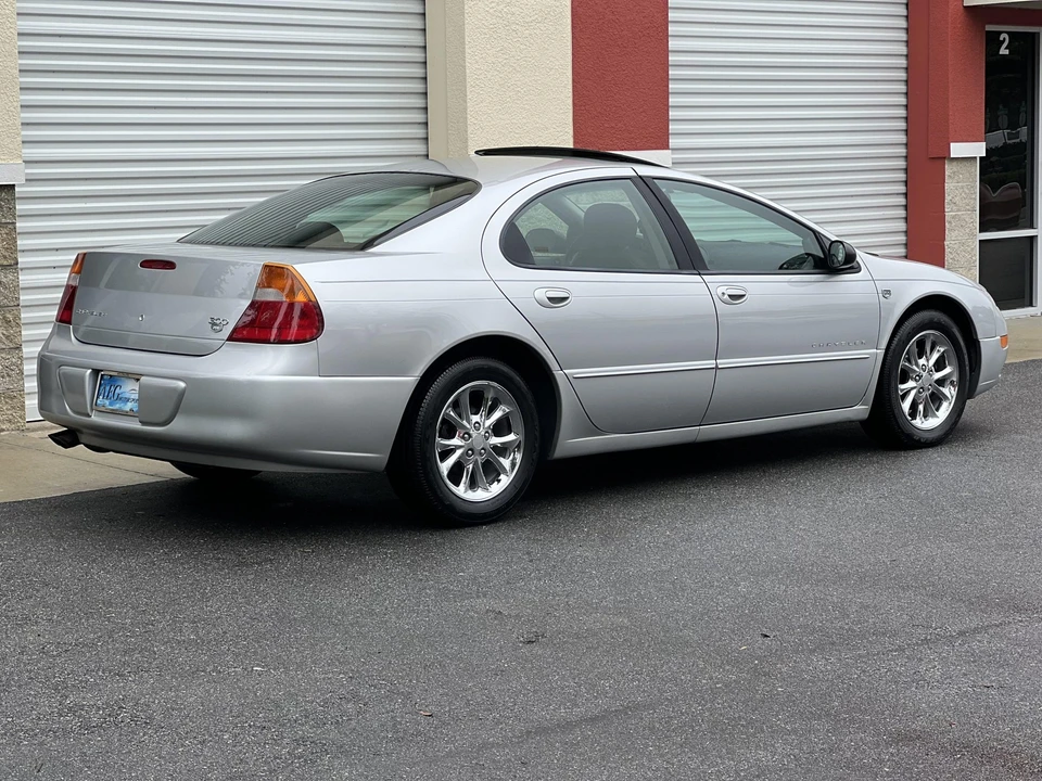 2000 Chrysler 300 - Image 22 of 31
