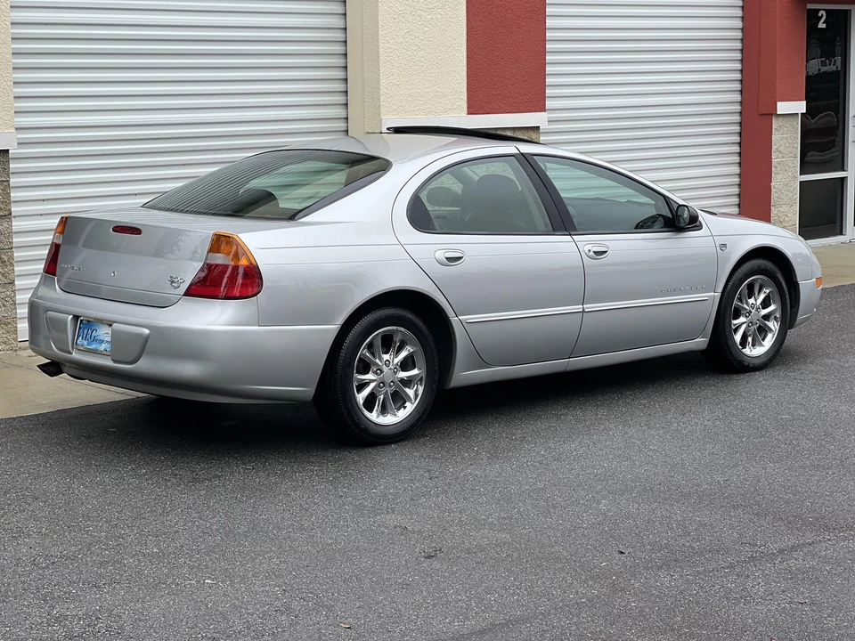 2000 Chrysler 300 - Image 23 of 31