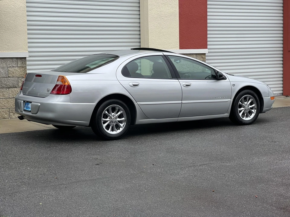 2000 Chrysler 300 - Image 21 of 31