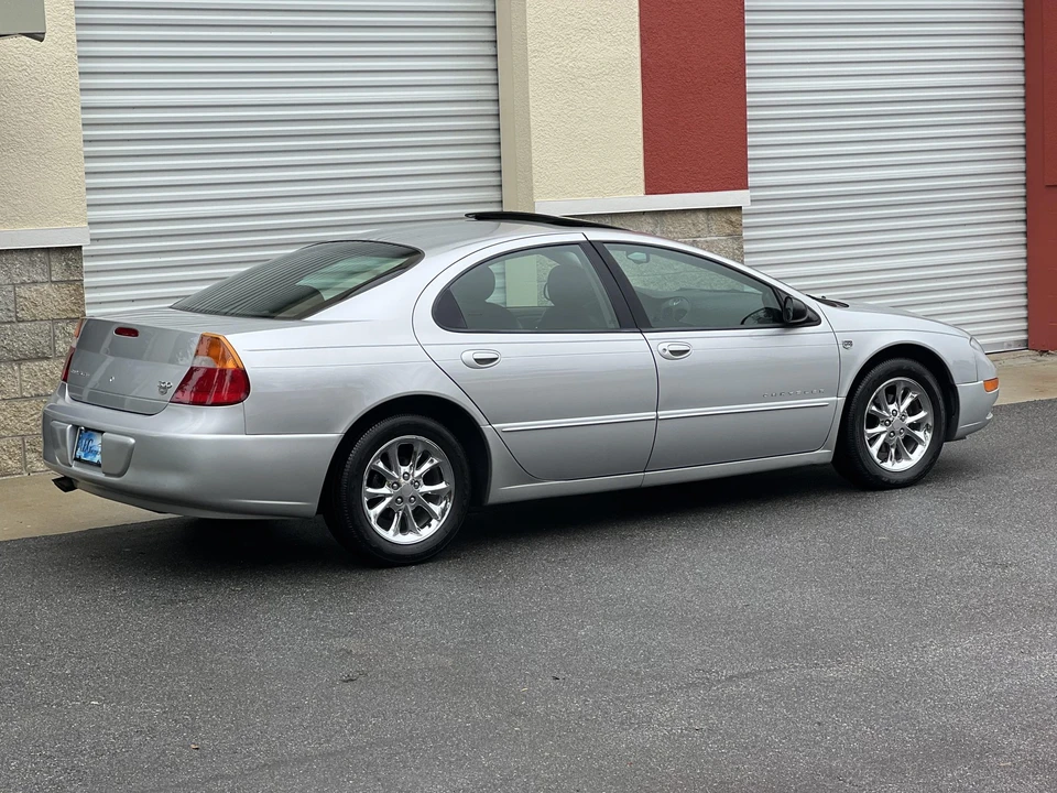 2000 Chrysler 300 - Image 20 of 31