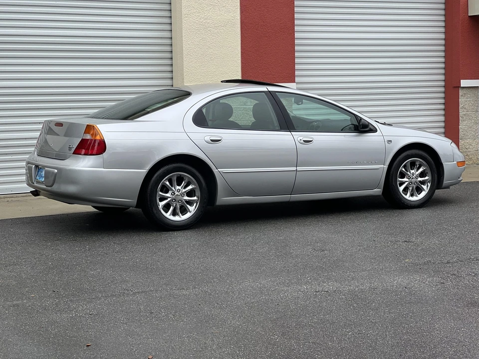 2000 Chrysler 300 - Image 19 of 31
