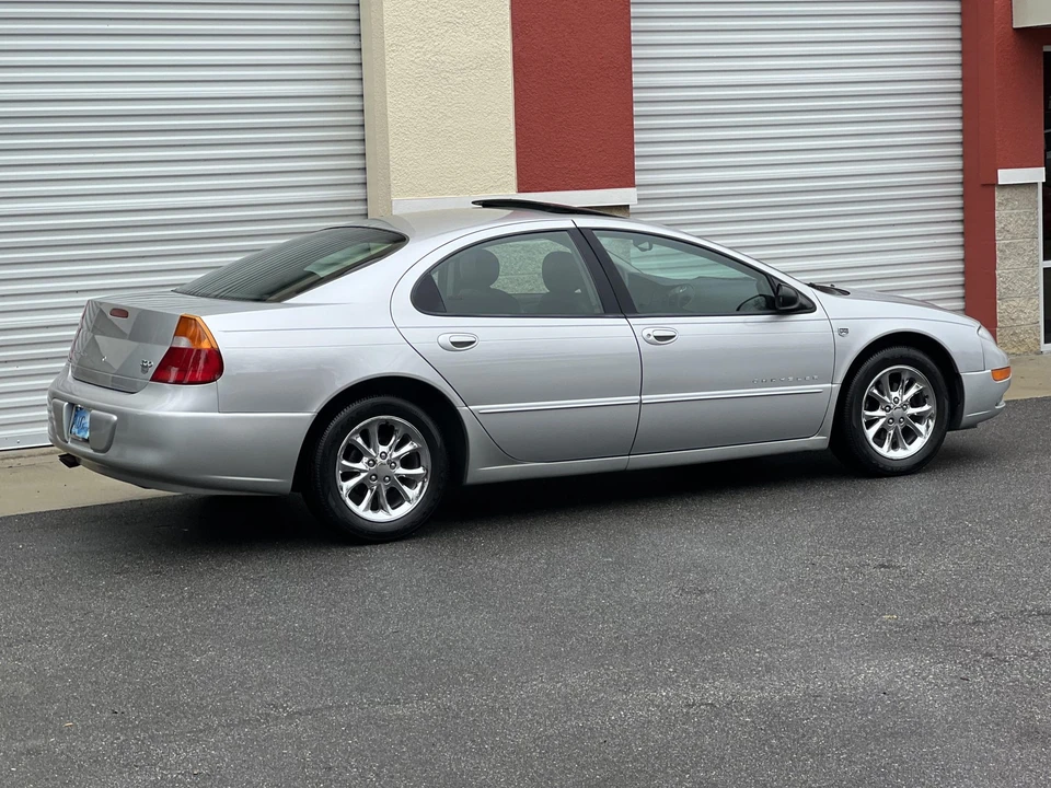 2000 Chrysler 300 - Image 18 of 31