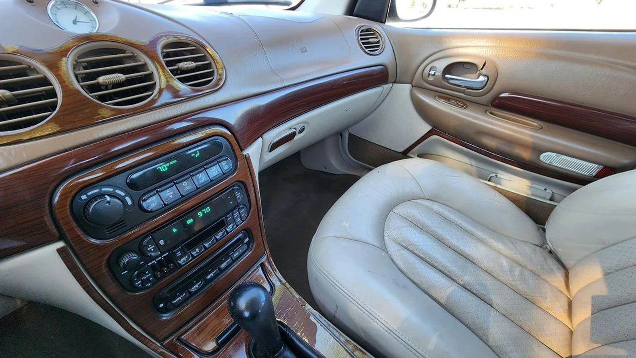 2000 Chrysler 300 - Image 19 of 21