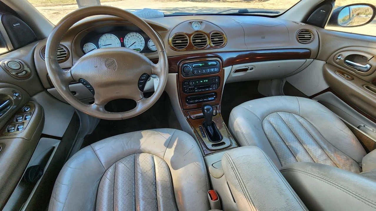 2000 Chrysler 300 - Image 8 of 12