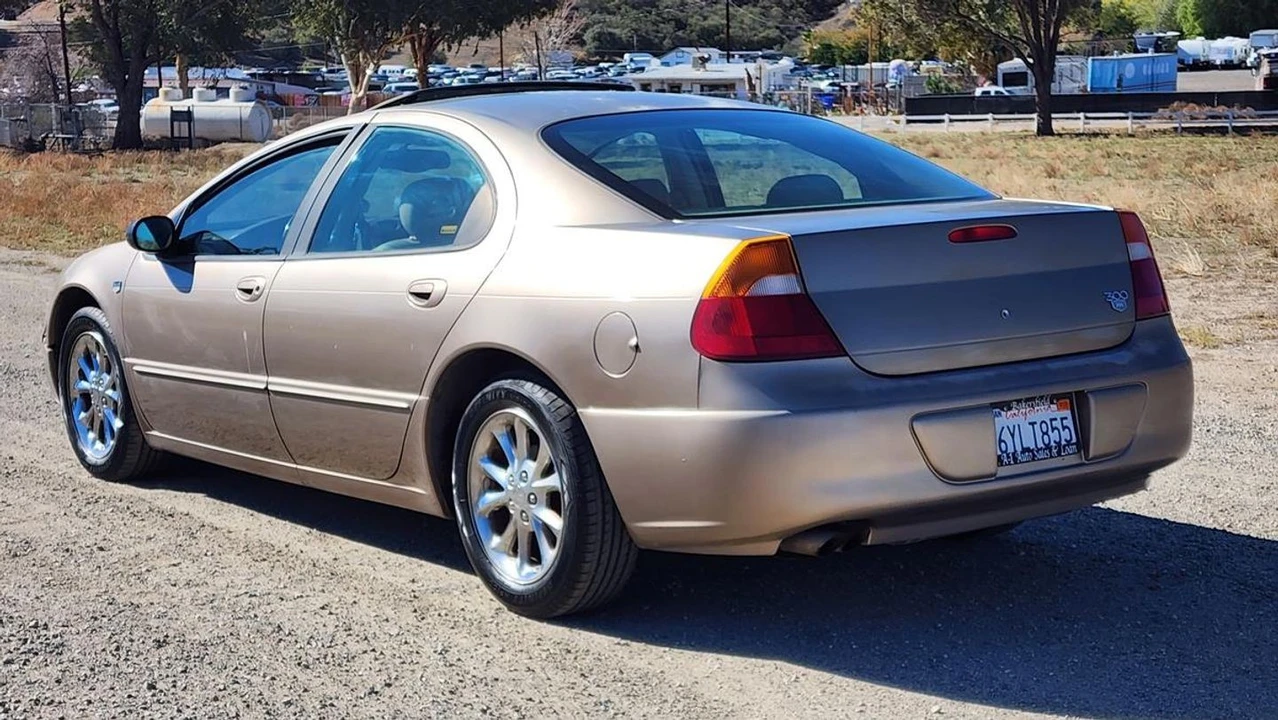 2000 Chrysler 300 - Image 6 of 21