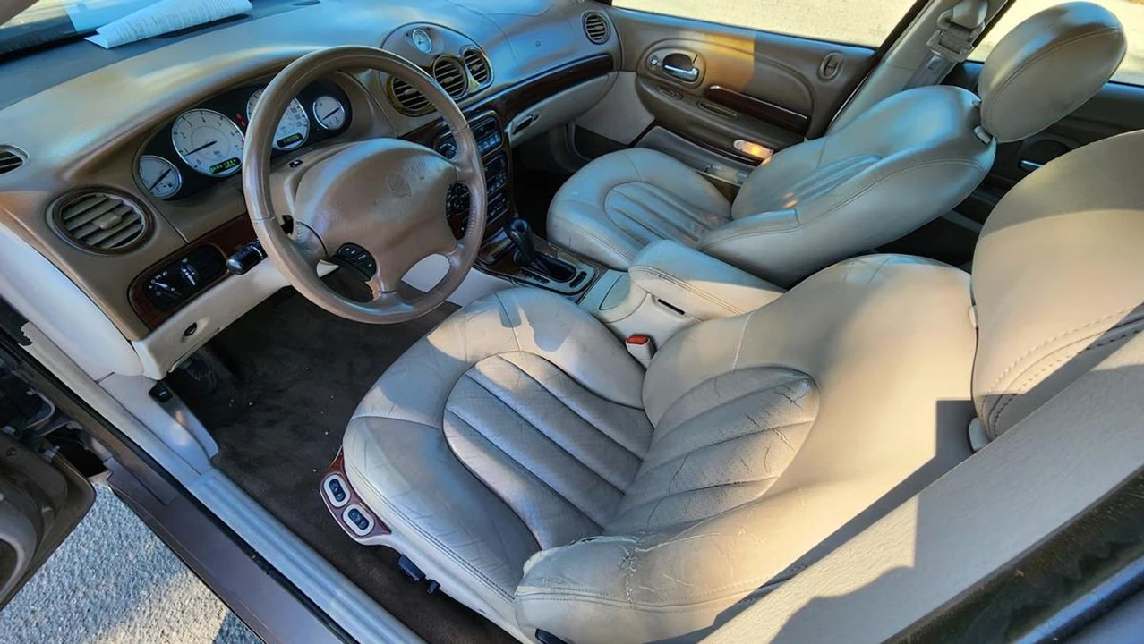 2000 Chrysler 300 - Image 9 of 21