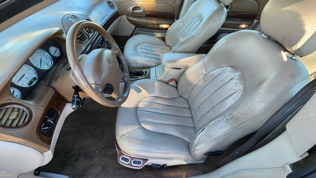 2000 Chrysler 300 - Image 14 of 21