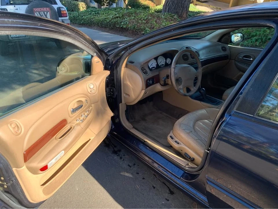 2000 Chrysler 300 - Image 8 of 17