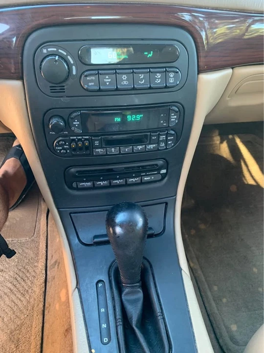 2000 Chrysler 300 - Image 12 of 17
