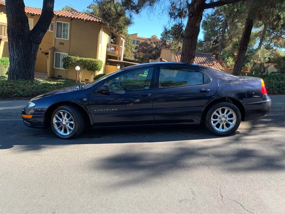 2000 Chrysler 300 - Image 2 of 17