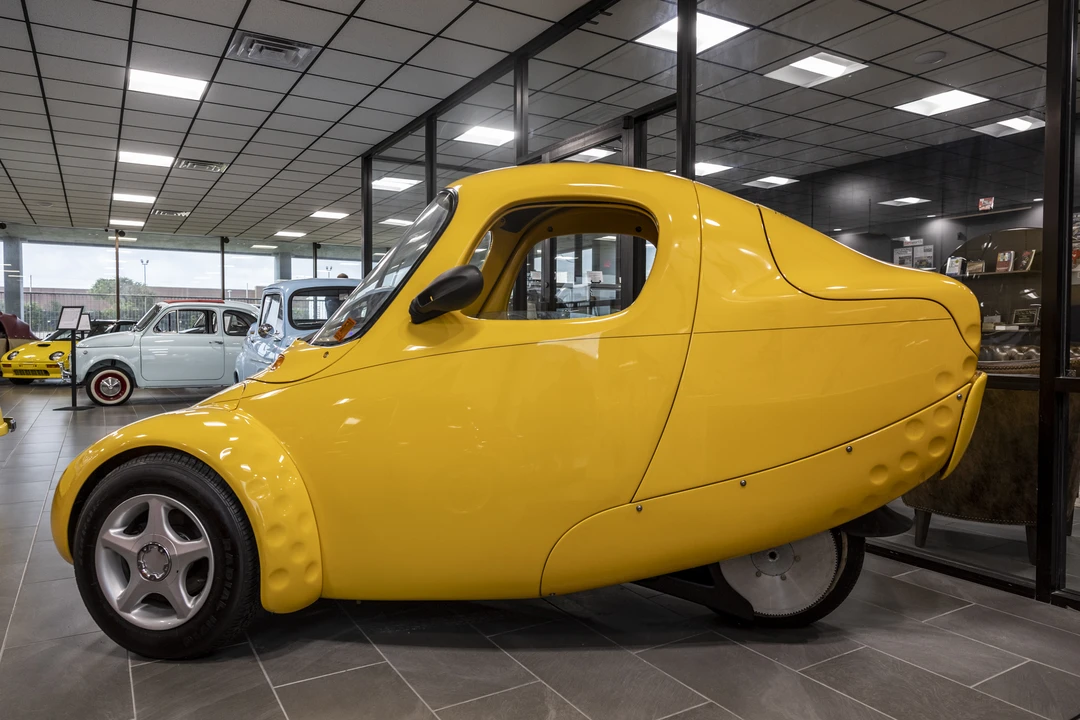 2000 Corbin - Image 3 of 31