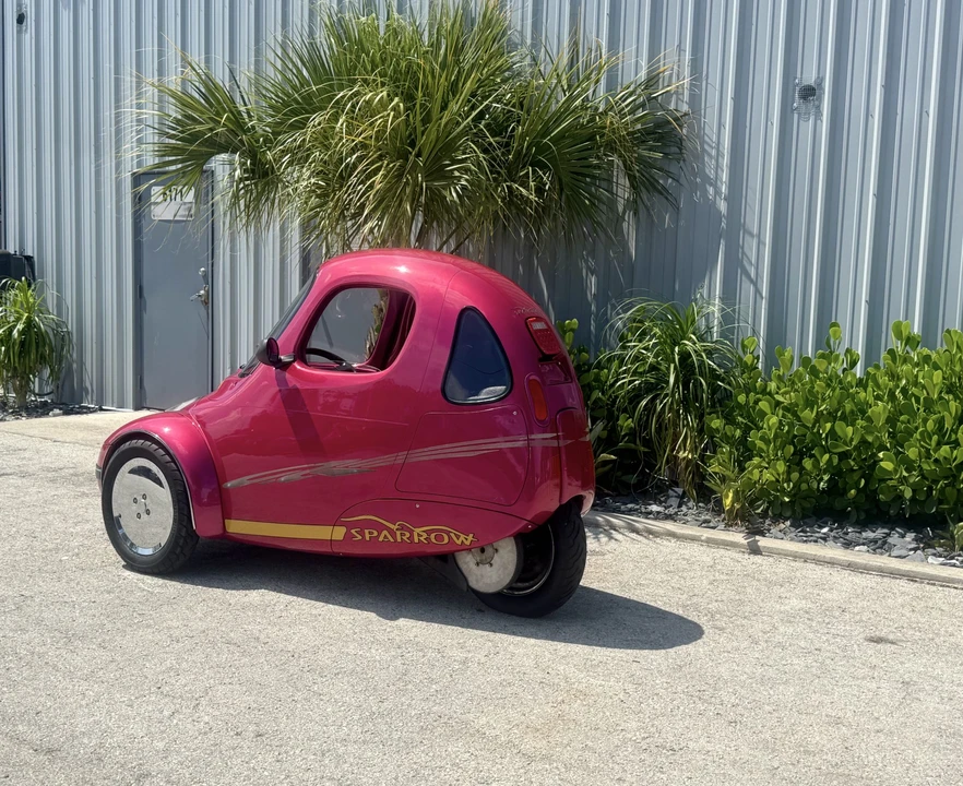 2000 Corbin - Image 4 of 31