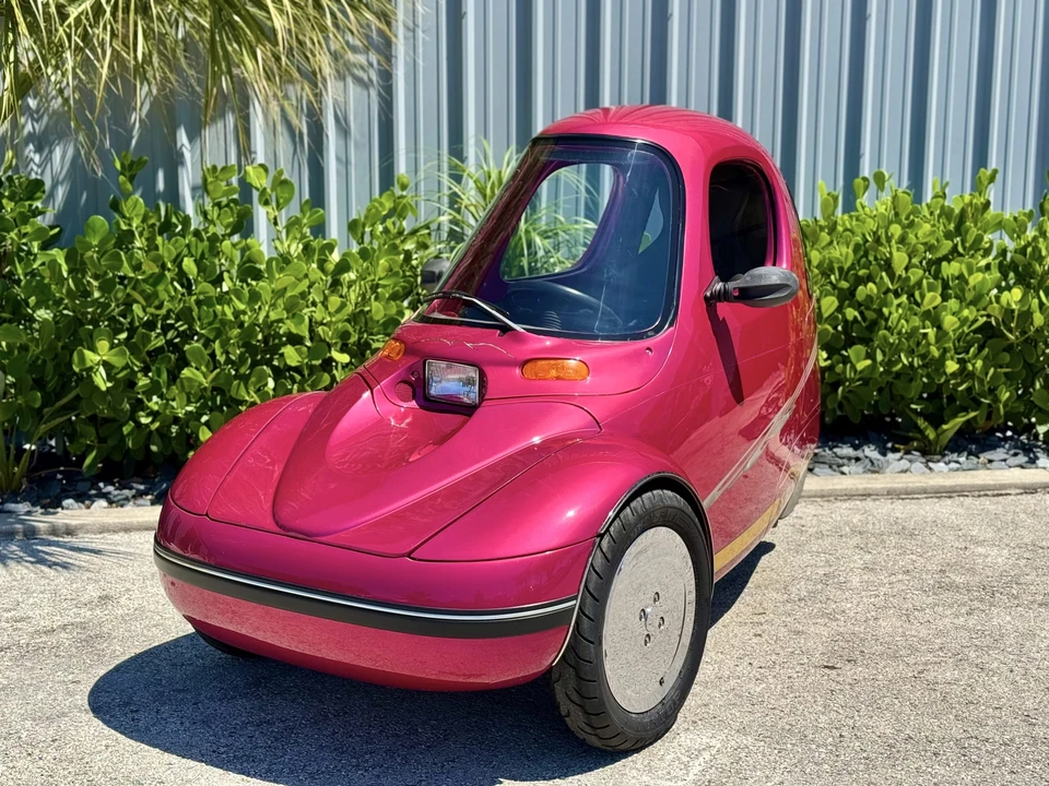 2000 Corbin - Image 2 of 31