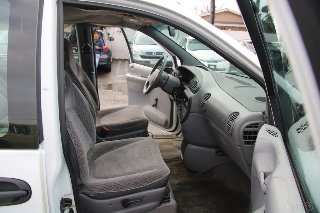 2000 Dodge Caravan - Image 18 of 21
