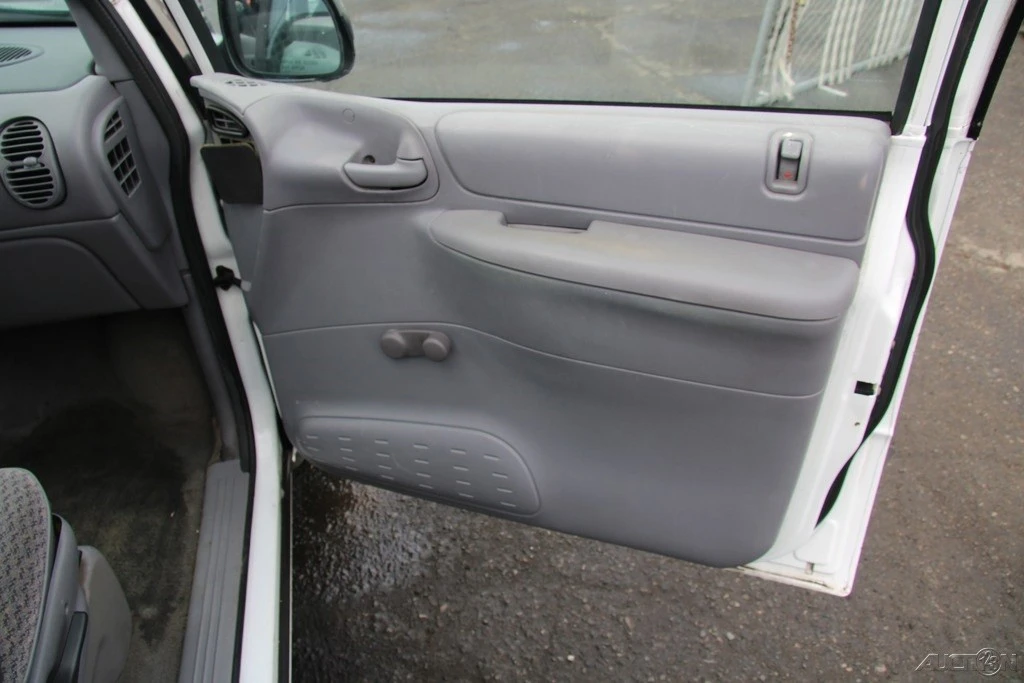 2000 Dodge Caravan - Image 17 of 21