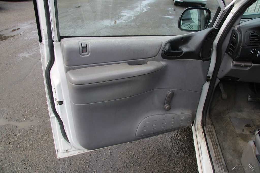2000 Dodge Caravan - Image 9 of 21
