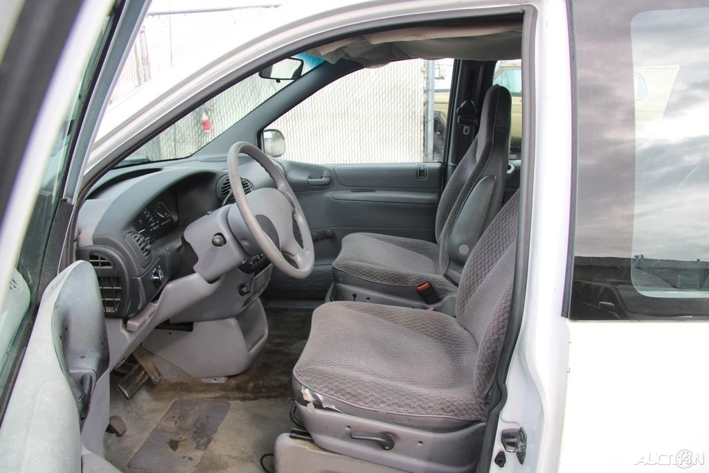 2000 Dodge Caravan - Image 10 of 21
